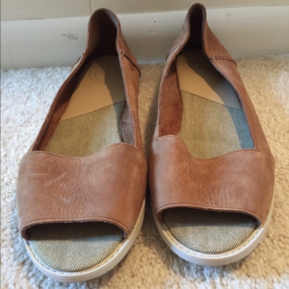 Cape Cod Shoe Supply Shoes - Brown open toed flats